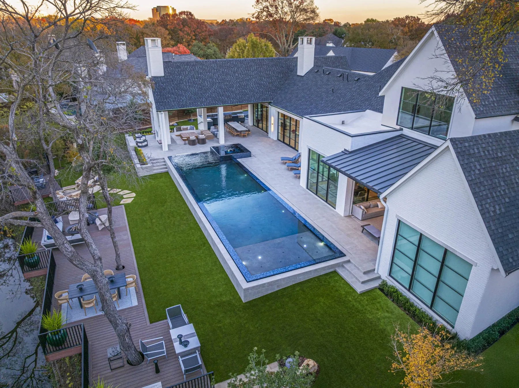 Pool, lawn and house at Prairie Creek.